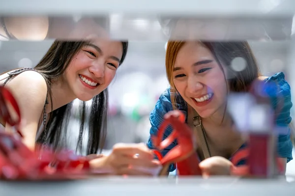 Two surpriced asian girl showing on elegant shoes — Stock Photo, Image