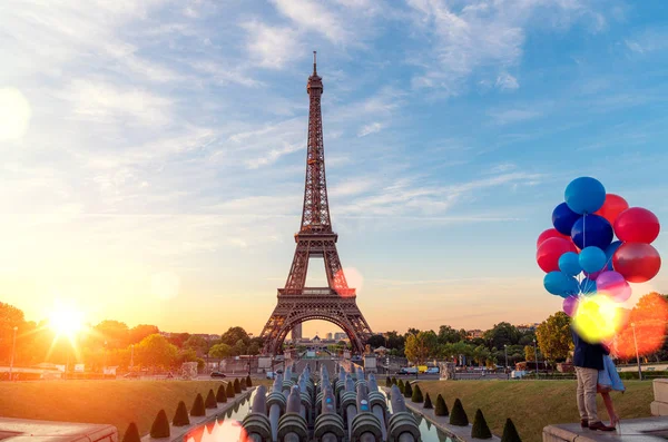 Vista de la Torre Eiffel y el distrito de La Defense — Foto de Stock