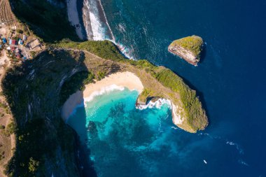 Manta Körfezi veya Bali 'deki Nusa Penida Adası' ndaki Kelingking Sahili
