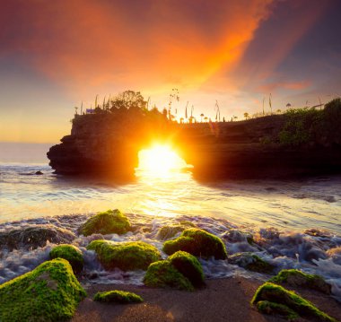 Pura Batu Bolong ve Tanah çok