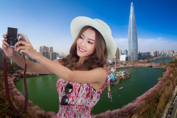 Asian Lady Take Selfie Digital Camera Spring Season Seoul City — Zdjęcie stockowe