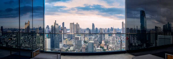 Bangkok Město Pohled Střechy Hotelu Budovy Vysokou Budovou Modré Nebe — Stock fotografie