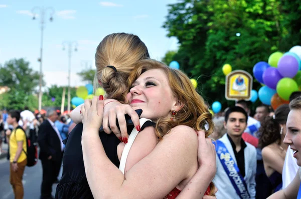 Střední Škola Maturitní Den Kamarádky Hrají Setkání Přehlídce Oslava Května — Stock fotografie