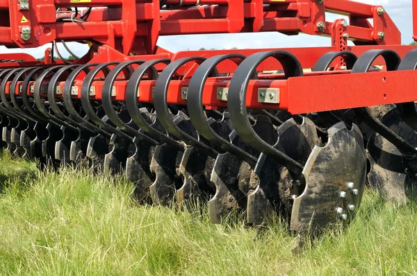 Современная сельскохозяйственная техника представлена на сельскохозяйственной выставке — стоковое фото