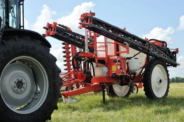 Máquinas agrícolas modernas exibidas na exposição agrícola — Fotografia de Stock