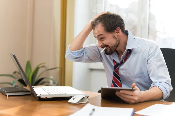 Benadrukt Zakenman Aan Het Werk — Stockfoto