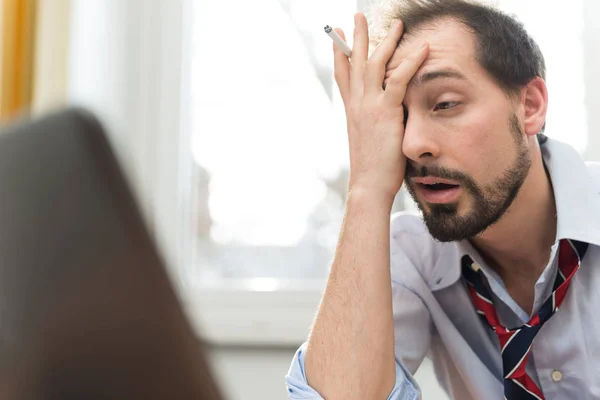 Benadrukt Zakenman Aan Het Werk — Stockfoto