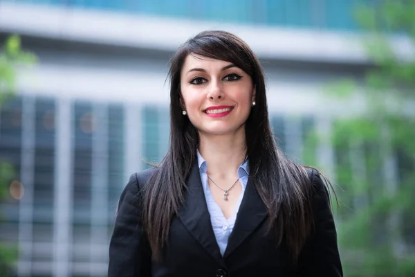 Retrato Una Joven Mujer Negocios Sonriente —  Fotos de Stock