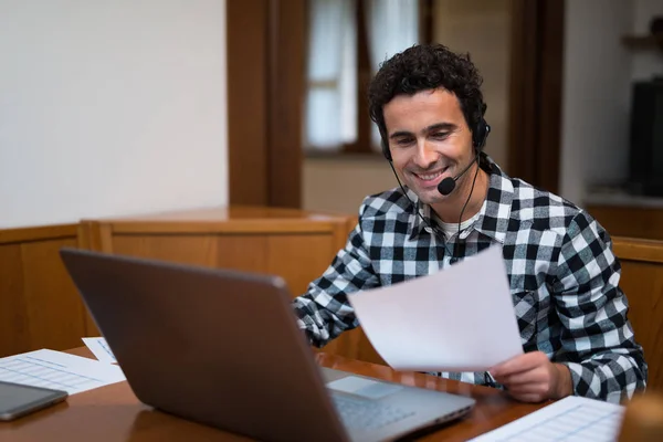 Retrato Hombre Que Trabaja Casa — Foto de Stock