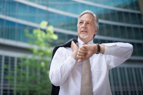 Senior Businessman Looking His Watch — Stock Photo, Image