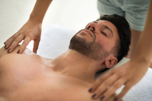 Man Having Massage Wellness Center — Stock Photo, Image