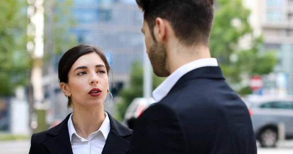 Geschäftspartner Diskutieren Gemeinsam — Stockfoto