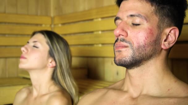 Coppia Che Bagno Sauna Bagno Turco Gli Occhi Chiusi — Video Stock