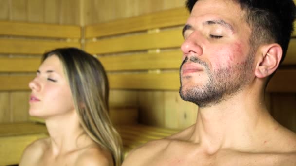Couple Ayant Une Baignoire Sauna Dans Hammam — Video