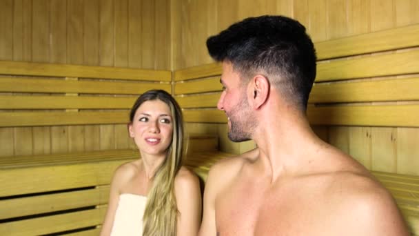 Coppia Fare Bagno Sauna Bagno Turco Parlare — Video Stock