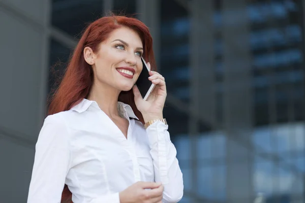 Frau Telefoniert — Stockfoto