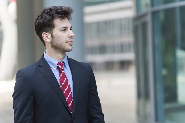 Joven Hombre Negocios Fuera Oficina — Foto de Stock