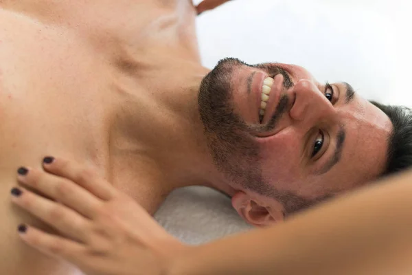 Man Having Massage Wellness Center — Stock Photo, Image