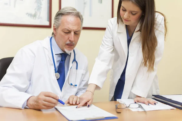 Medici Lavoro Nel Loro Ospedale — Foto Stock