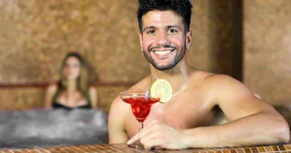 Couple Doing Whirlpool Bath Spa Man Drinking Cocktail Smiling — Stock Photo, Image