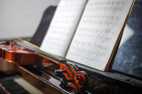 Violando Piano Concepto Música Clásica — Foto de Stock