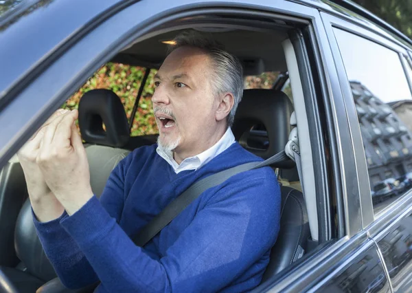 Portrait Conducteur Colère Criant Dans Voiture — Photo