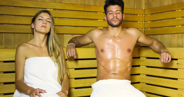 Couple Prenant Bain Vapeur Dans Sauna — Photo