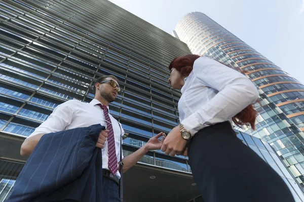 Zakenmensen Die Met Elkaar Praten — Stockfoto