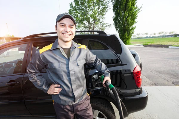 Smilende Arbeider Bensinstasjonen – stockfoto