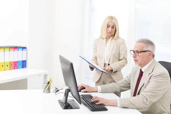 Mensen Uit Het Bedrijfsleven Het Werk Hun Kantoor — Stockfoto