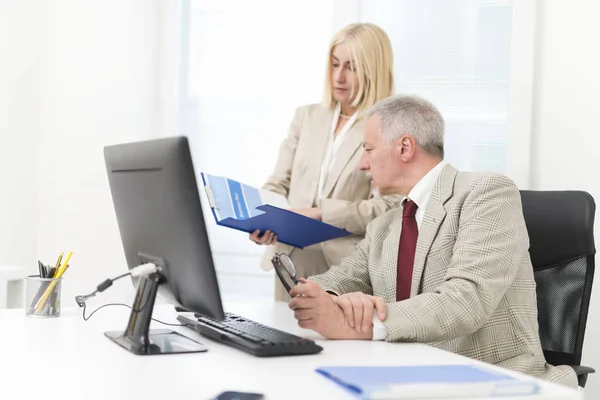 Mensen Uit Het Bedrijfsleven Het Werk Hun Kantoor — Stockfoto