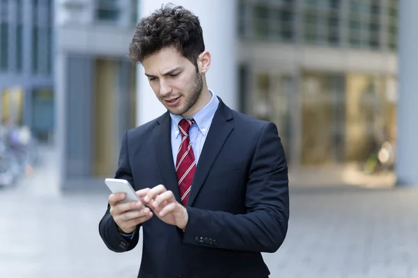 Retrato Homem Negócios Usando Seu Telefone Celular — Fotografia de Stock
