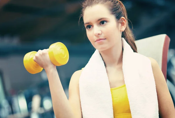 Portrait Young Woman Lifting Dumbbell Fitness Club — Stock Photo, Image