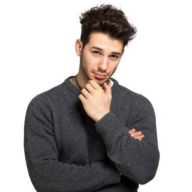 Beyaz arka plan üzerinde izole yakışıklı yakışıklı adam