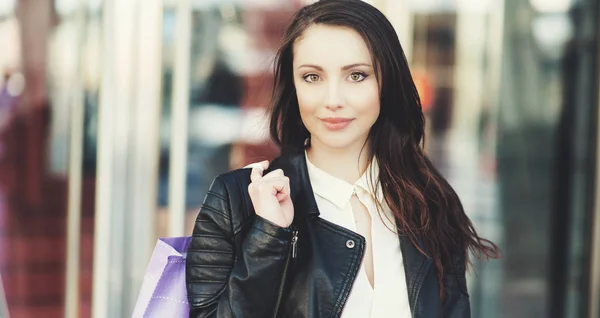 Young Woman Holding Shopping Bag — Stock Photo, Image