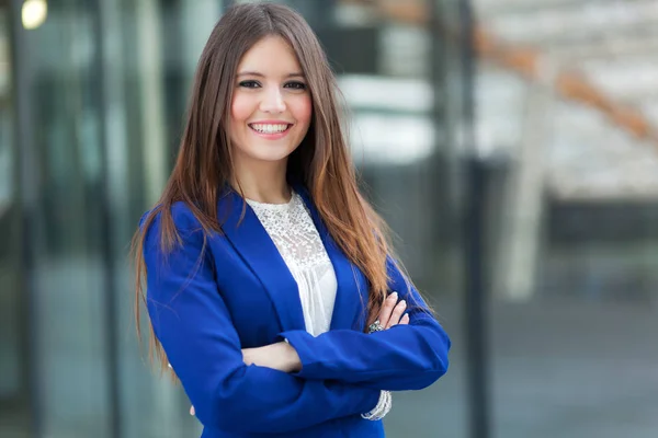 Portrait Smiling Young Businesswoman Crossed Arms — Stock Photo, Image