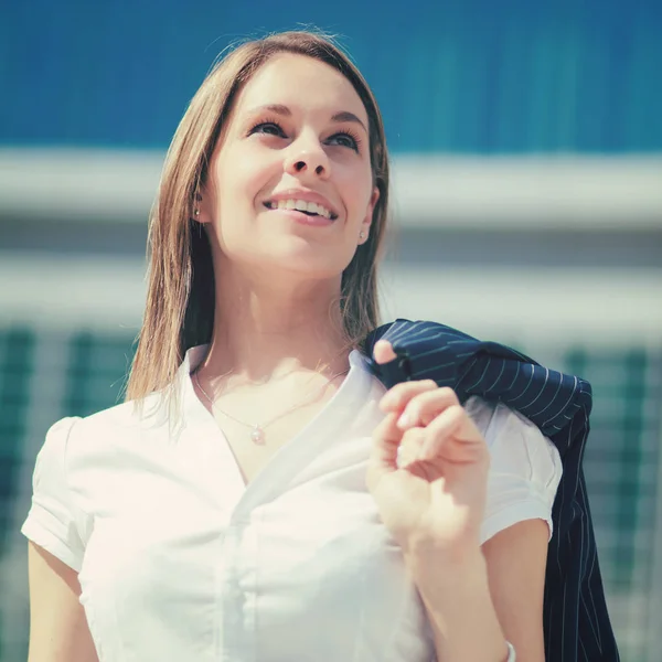 Ritratto Giovane Donna Affari Sorridente All Aperto Città — Foto Stock