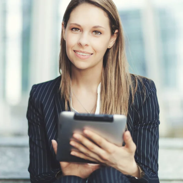 Sitting Businesswoman Using Tablet — Stock Photo, Image