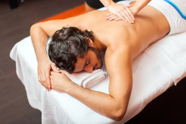 Man Relaxing Wellness Center — Stock Photo, Image