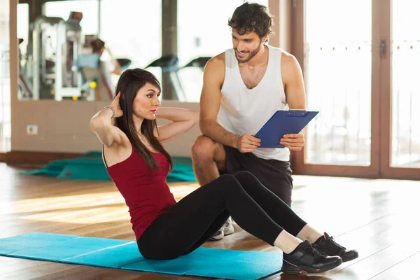Fitness Sport Opleiding Gym Lifestyle Concept Vrouw Met Personal Trainer — Stockfoto