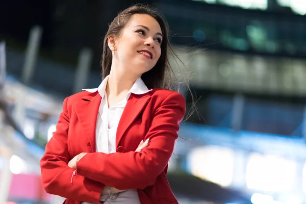 Smiling Businesswoman Crossed Arms Looking Away Outdoor — Stock Photo, Image
