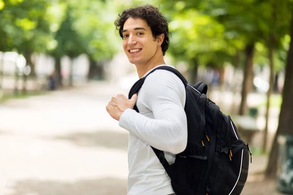 Leende Manlig Student Park — Stockfoto