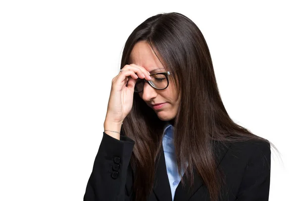 Een Jonge Vrouw Met Een Hoofdpijn Hoofd Geïsoleerd Witte Achtergrond — Stockfoto