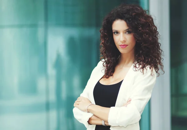 Smiling Curly Businesswoman Crossed Arms — Stock Photo, Image