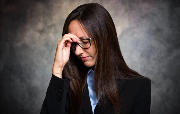 Stressato Donna Affari Isolato Sfondo Grungy — Foto Stock