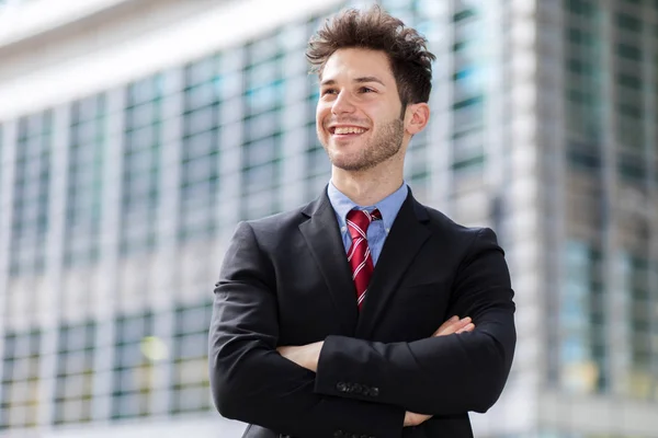 Joven Empresario Ciudad Con Los Brazos Cruzados — Foto de Stock