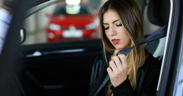 Young Woman Fastening Seat Belt — Stock Photo, Image