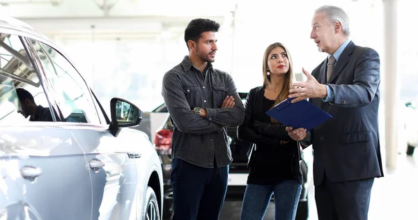 Car Dealer Explaining Car Features Couple Reading Document — Stock Photo, Image