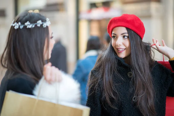 Young Women Friends Shopping Together Christmas — Stock Photo, Image