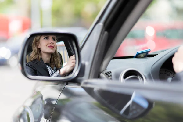 Young Lady Driving Her Car — Stock Photo, Image
